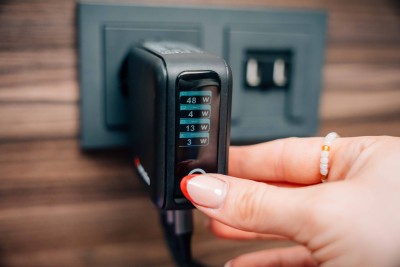 AC-adapter Verbatim Mini GaN Charger 140W with Display, 3xUSB-C / 1xUSB-A, inkl. reseadapter EU/UK/US#6